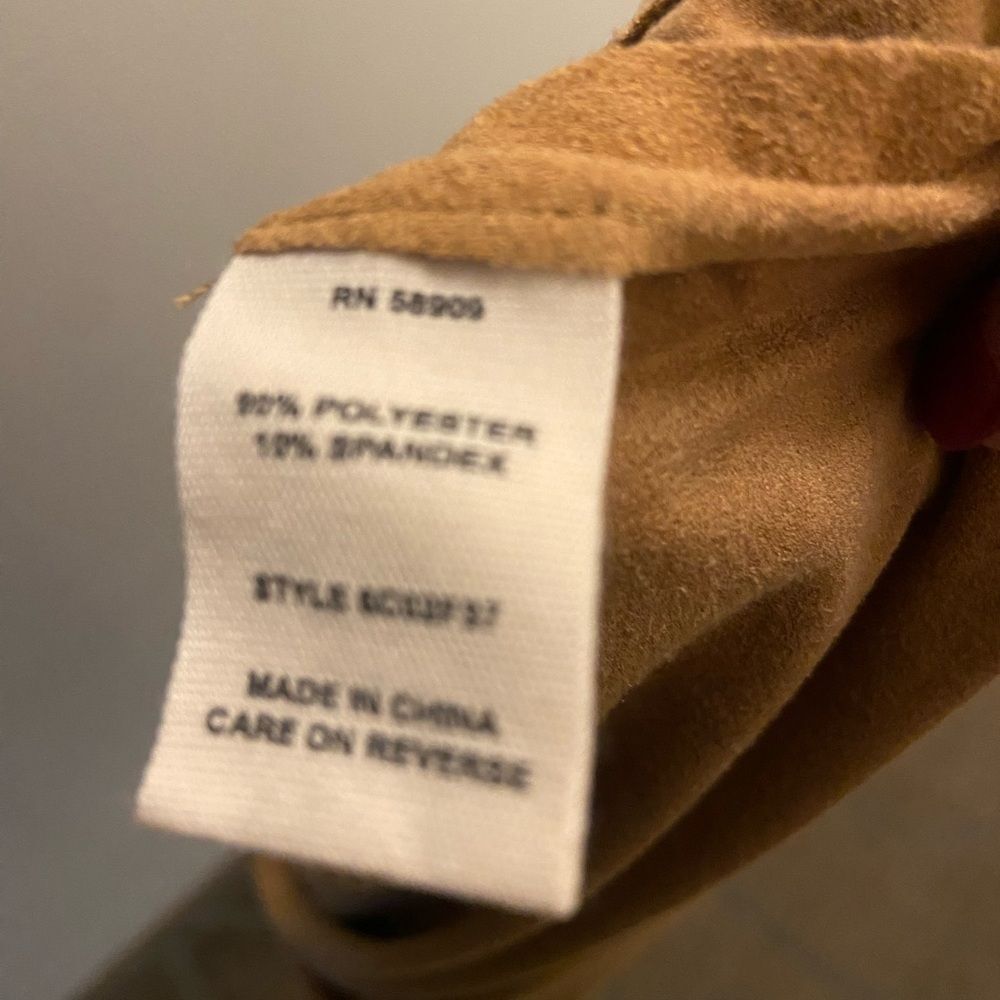Chelsea & Violet Tan Sleeveless Button-Down Shirt - Picture 5 of 5